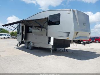  Salvage Domani 5th Wheel Travel Trailer