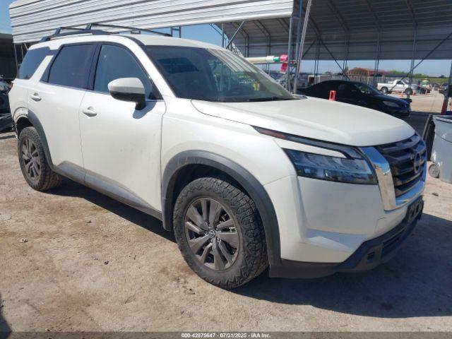  Salvage Nissan Pathfinder