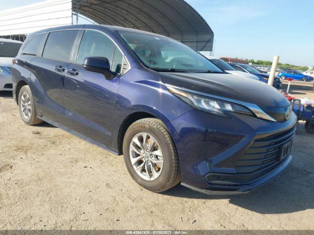  Salvage Toyota Sienna