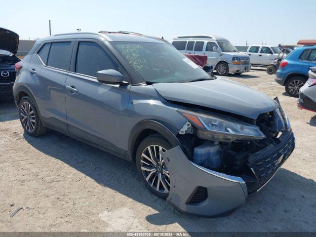  Salvage Nissan Kicks