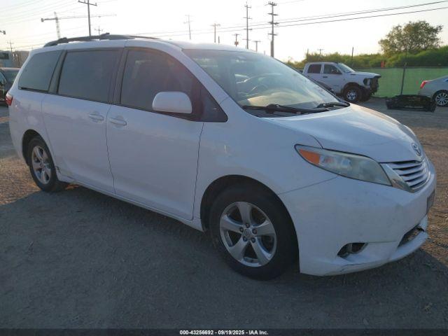  Salvage Toyota Sienna
