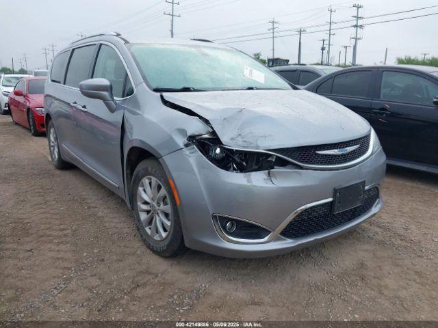  Salvage Chrysler Pacifica