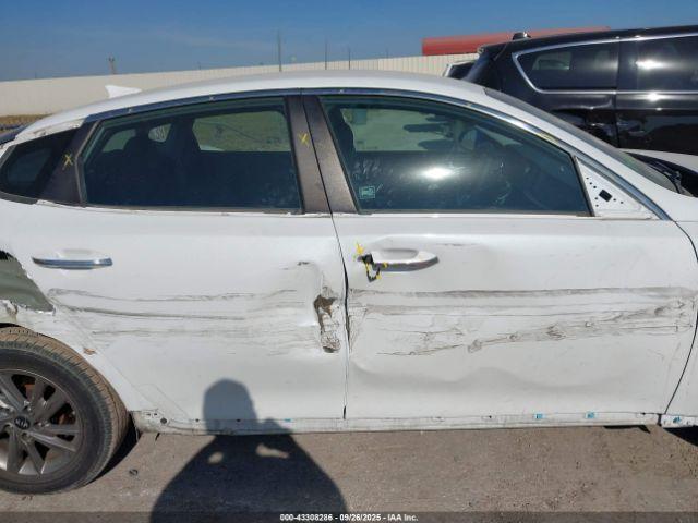 Kia Optima Lx Image 11