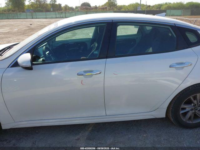 Kia Optima Lx Image 9