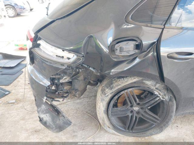 Porsche Macan S Image 15