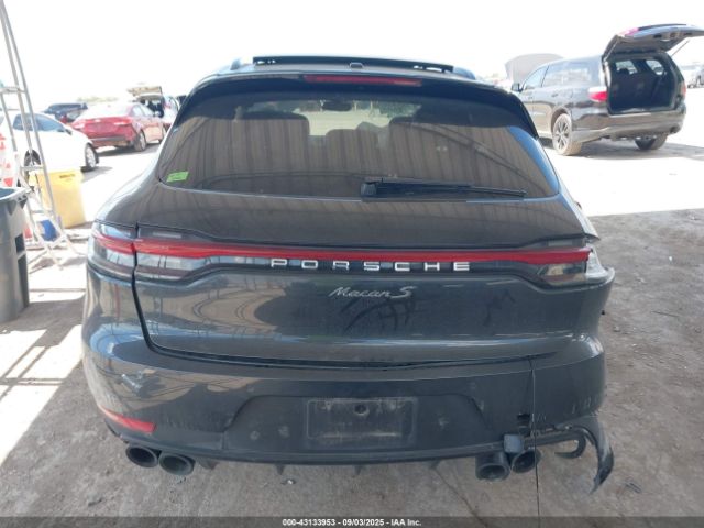 Porsche Macan S Image 10