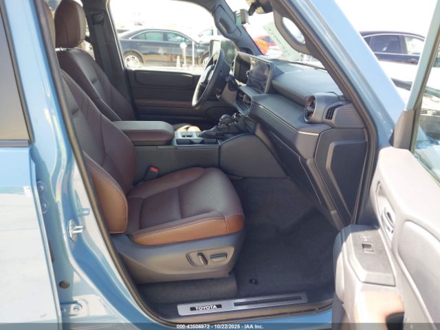 Toyota Land Cruiser Image 8