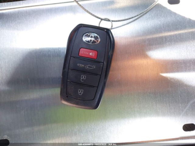 Toyota Land Cruiser Image 16