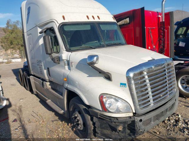  Salvage Freightliner Cascadia 125