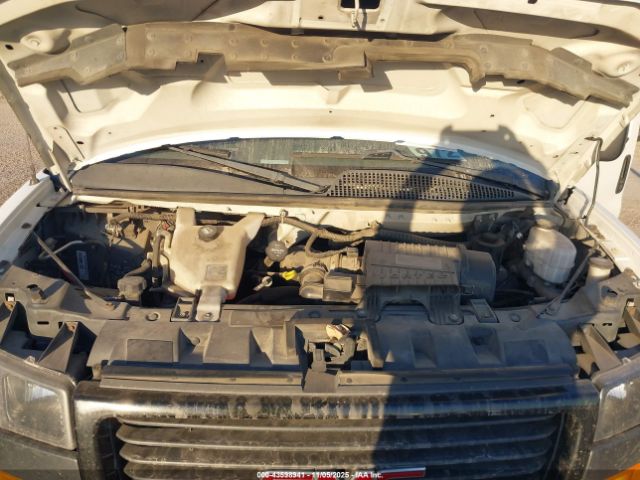 GMC Savana Work Van Image 12