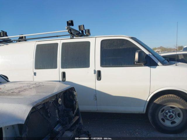 GMC Savana Work Van Image 14