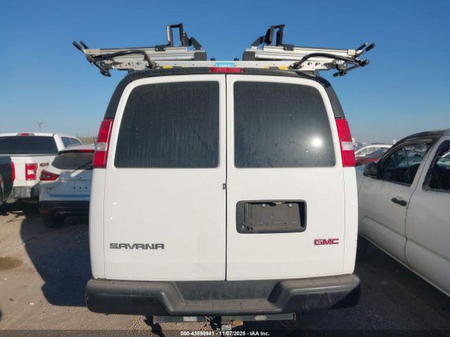GMC Savana Work Van Image 16
