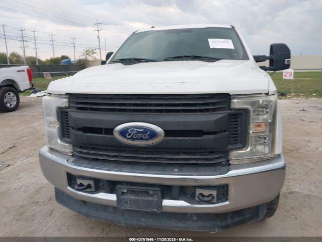 Ford F-250 Xl Image 13