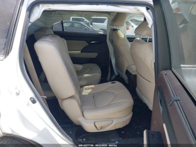 Toyota Highlander Xle Image 2