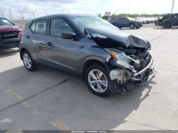  Salvage Nissan Kicks