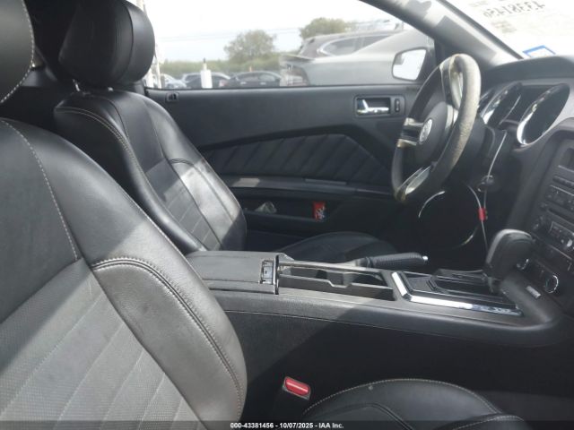 Ford Mustang V6 Premium Image 7