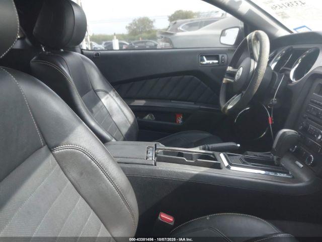 Ford Mustang V6 Premium Image 7