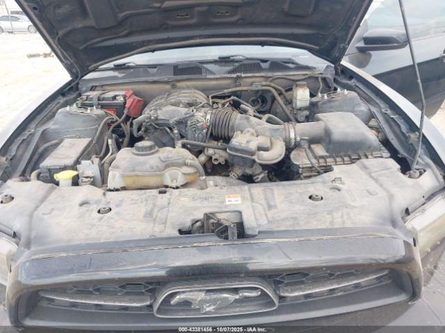 Ford Mustang V6 Premium Image 11