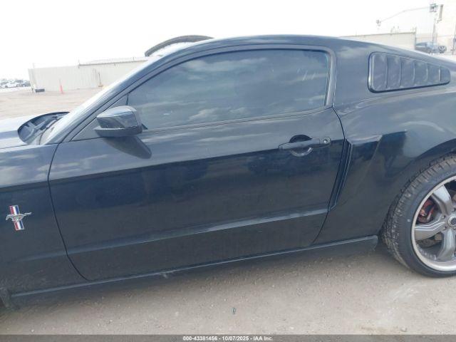 Ford Mustang V6 Premium Image 14