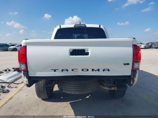 Toyota Tacoma Trd Off Road Image 10