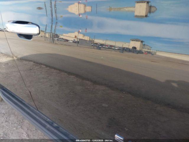 Chevrolet Suburban 2wd Lt Image 3