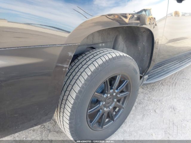 Chevrolet Suburban 2wd Lt Image 4