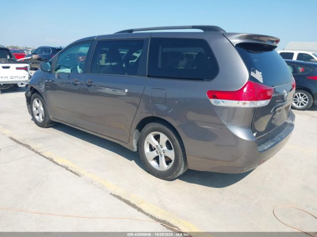 Toyota Sienna Le V6 8 Passenger Image 2