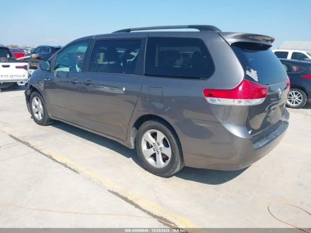 Toyota Sienna Le V6 8 Passenger Image 2