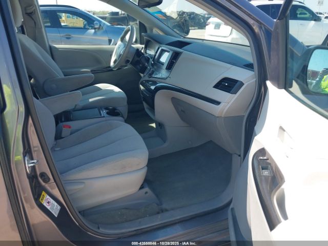 Toyota Sienna Le V6 8 Passenger Image 9