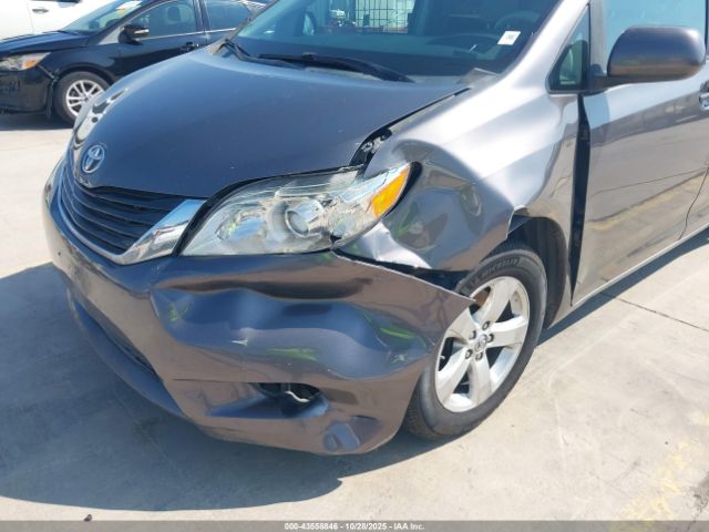 Toyota Sienna Le V6 8 Passenger Image 4