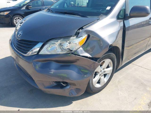 Toyota Sienna Le V6 8 Passenger Image 4