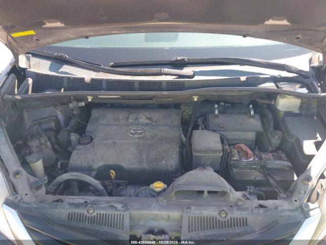 Toyota Sienna Le V6 8 Passenger Image 10