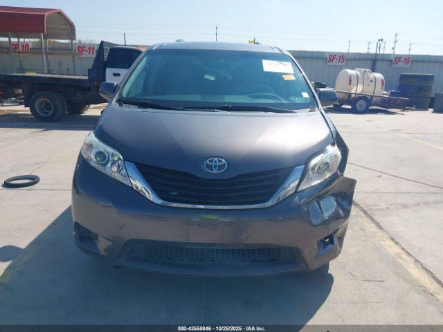 Toyota Sienna Le V6 8 Passenger Image 11