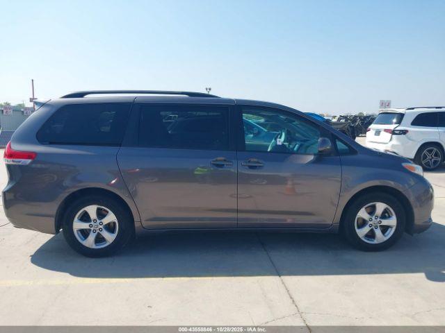 Toyota Sienna Le V6 8 Passenger Image 13