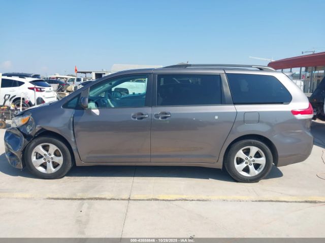 Toyota Sienna Le V6 8 Passenger Image 12