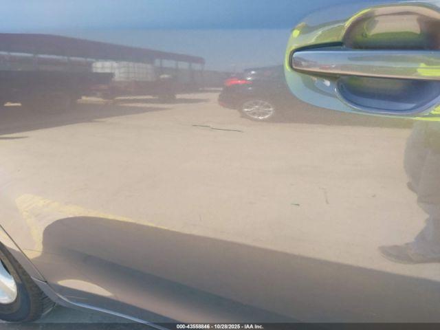 Toyota Sienna Le V6 8 Passenger Image 17