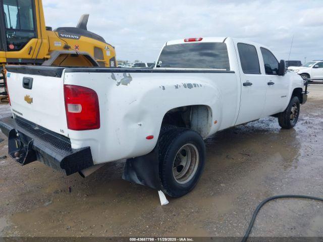 Chevrolet Silverado 3500 Work Truck Image 3