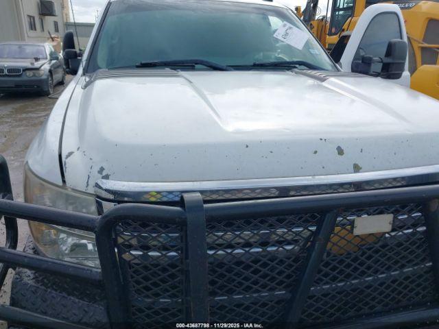 Chevrolet Silverado 3500 Work Truck Image 6