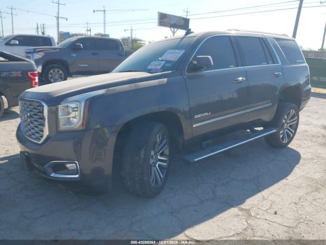 GMC Yukon Denali Image 11