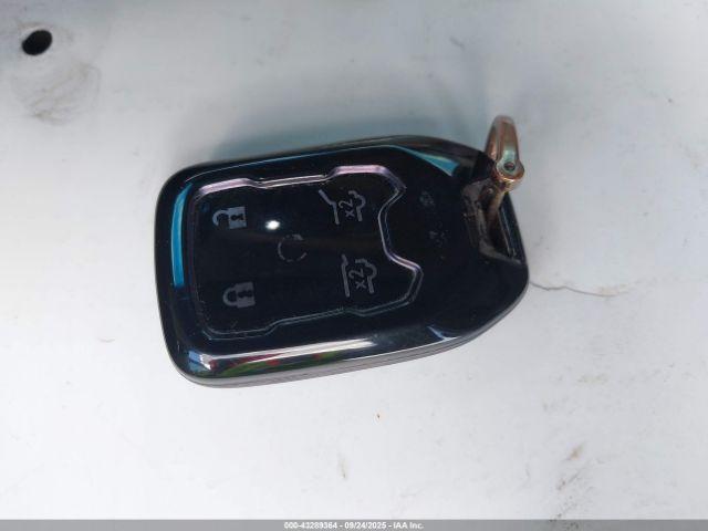 GMC Yukon Denali Image 16