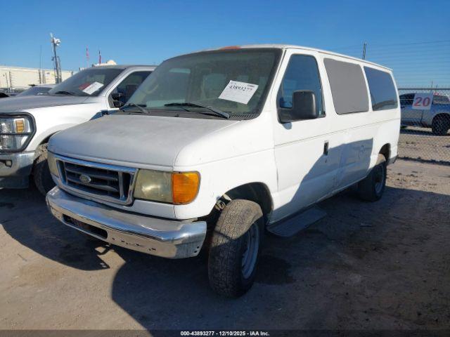 Ford E-350 Image 11