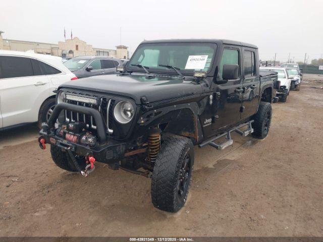 Jeep Gladiator Overland 4x4 Image 12