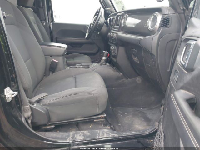 Jeep Gladiator Overland 4x4 Image 3