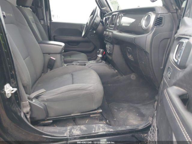 Jeep Gladiator Overland 4x4 Image 3