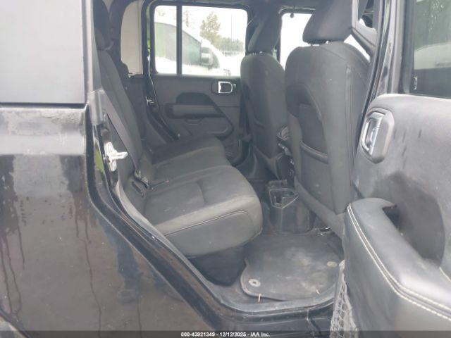 Jeep Gladiator Overland 4x4 Image 8