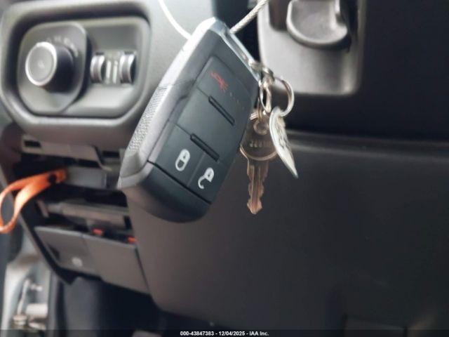 Ram 2500 Tradesman  4x2 8' Box Image 9