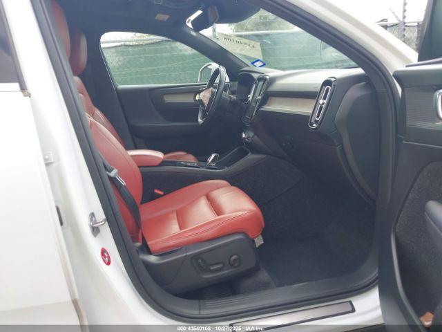 Volvo XC40 T4 Inscription Image 9