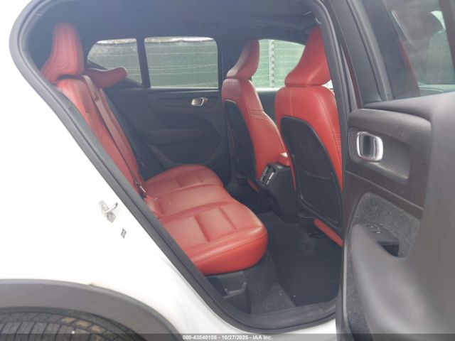 Volvo XC40 T4 Inscription Image 13