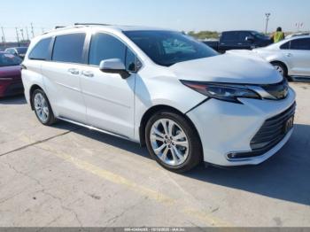  Salvage Toyota Sienna