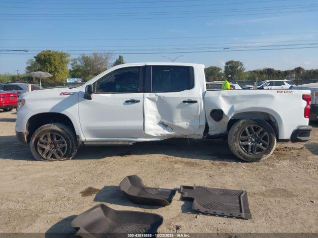 Chevrolet Silverado 1500 4wd  Short Bed Lt Trail Boss Image 16